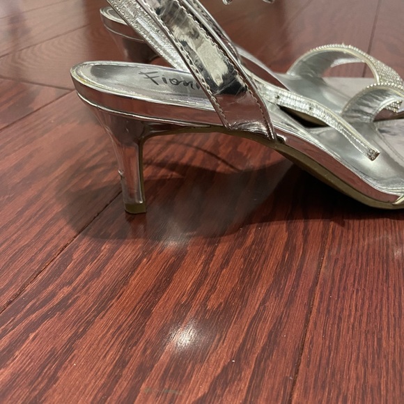 Heels - Picture 2 of 2